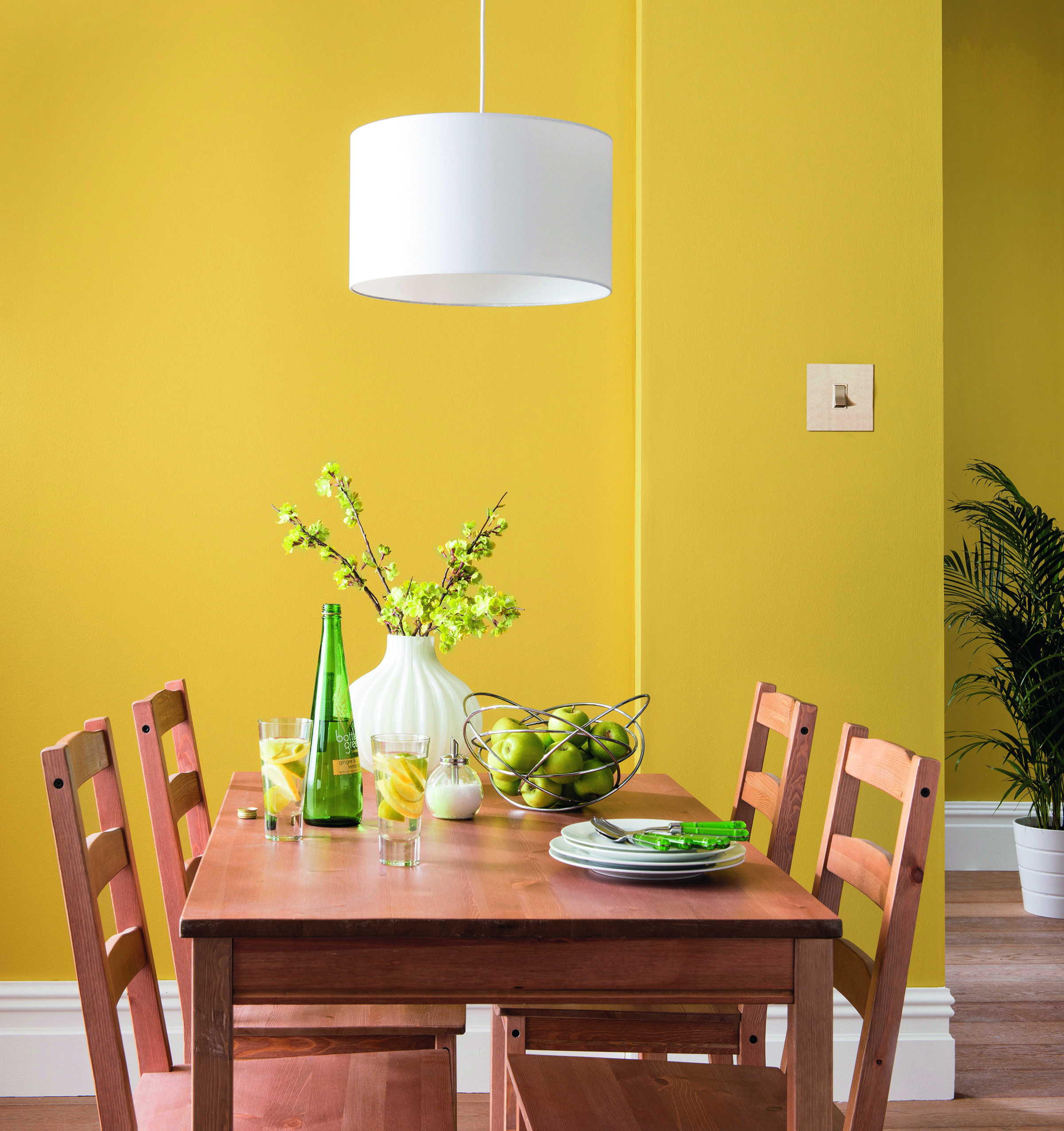 Light deals yellow paint